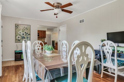 Tiny photo for 2313 Carriage Lane, Lindenhurst, IL 60046 (MLS # 12668099)