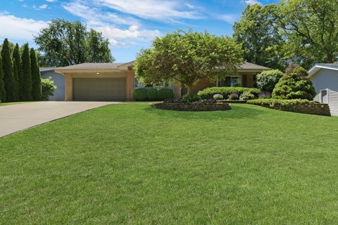 Tiny photo for 2313 Carriage Lane, Lindenhurst, IL 60046 (MLS # 12668099)