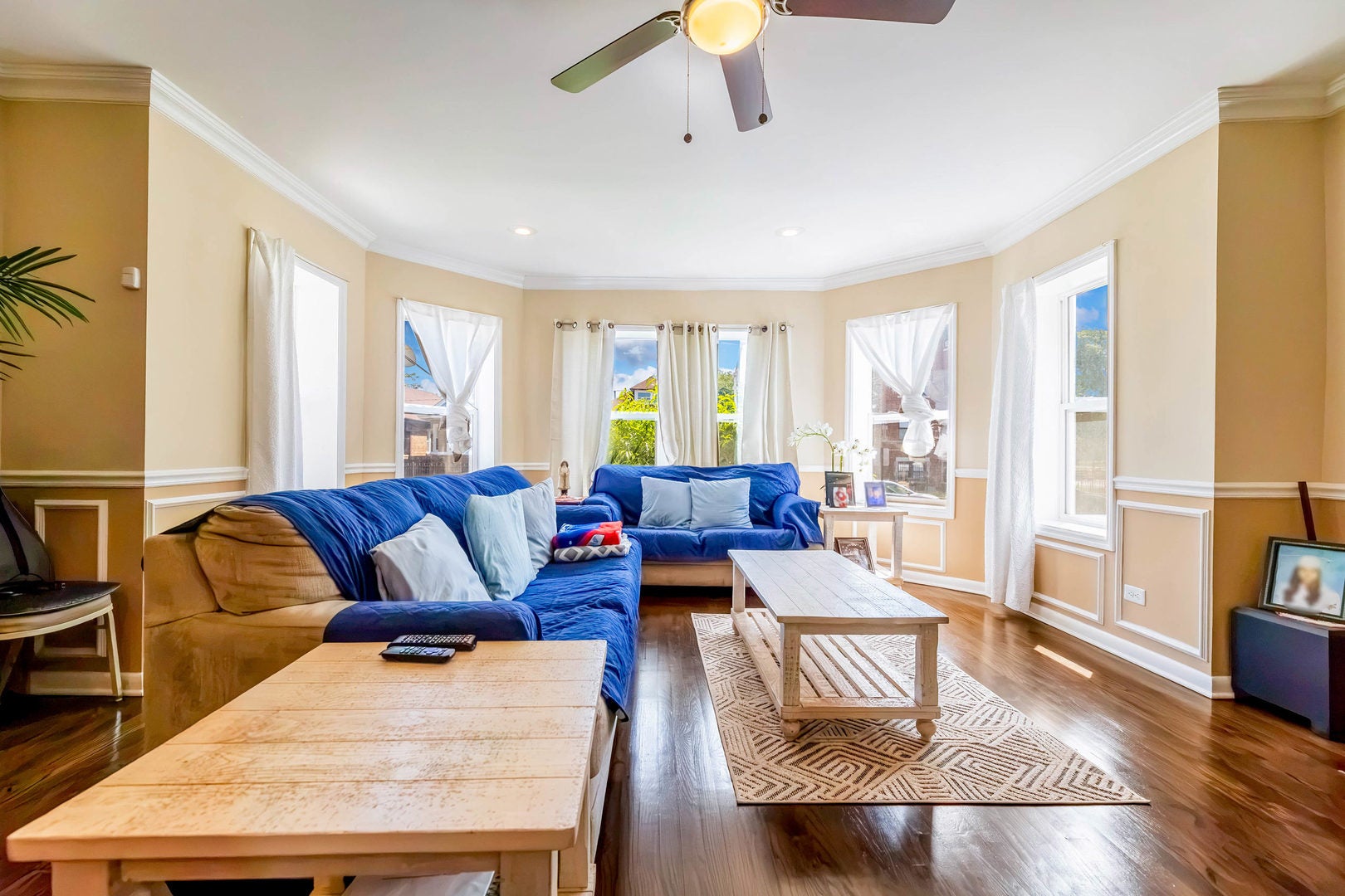 8250 S JUSTINE Street - Photo 4