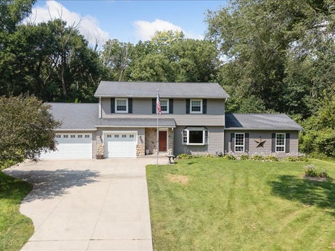 Tiny photo for 2260 Kingsbury Drive, East Moline, IL 61244 (MLS # 12735321)