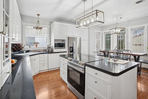 Tiny photo for 305 N Addison Avenue, Elmhurst, IL 60126 (MLS # 12530600)