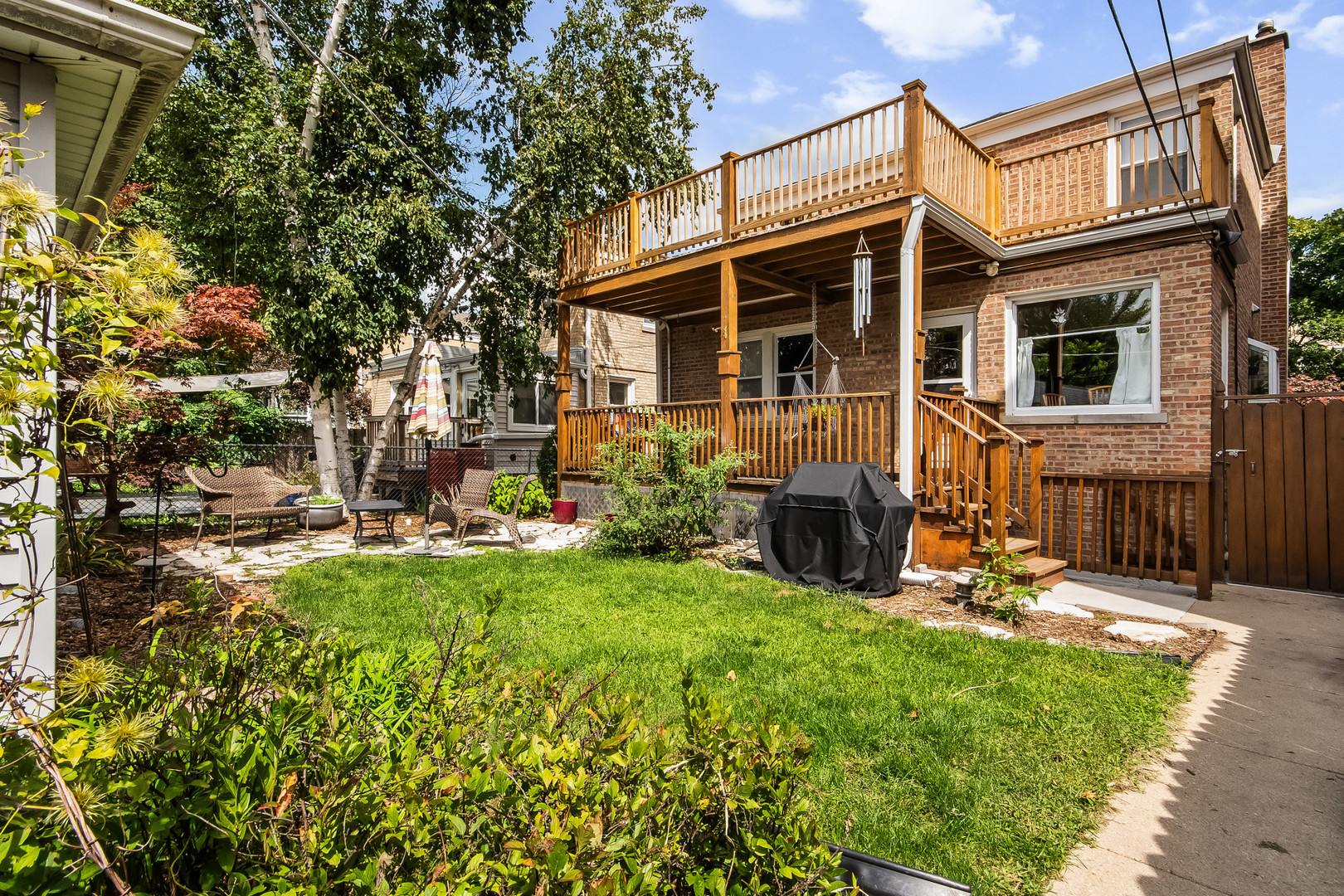 5706 N Mozart Street