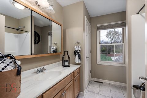 Tiny photo for 1123 Country Oak Drive, Ottawa, IL 61350 (MLS # 12519835)