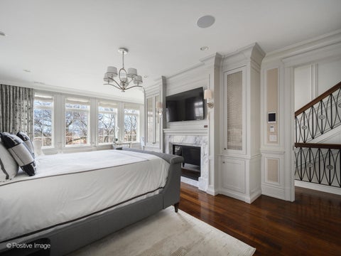Tiny photo for 3024 N Lake Shore Drive, Chicago, IL 60657 (MLS # 12761136)