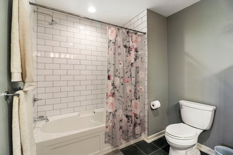 Tiny photo for 5430 N Sheridan Road #504, Chicago, IL 60640 (MLS # 12731757)