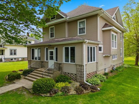 Photo of 125 S State Street, Franklin Grove, IL 61031 (MLS # 12637576)