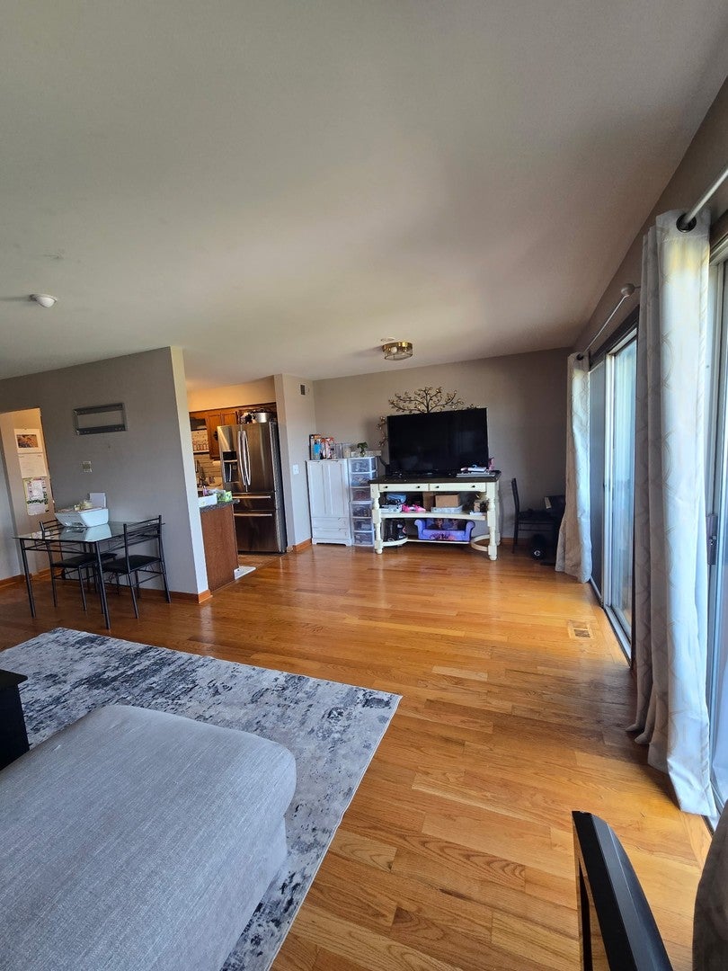 150 E Grand Avenue 302