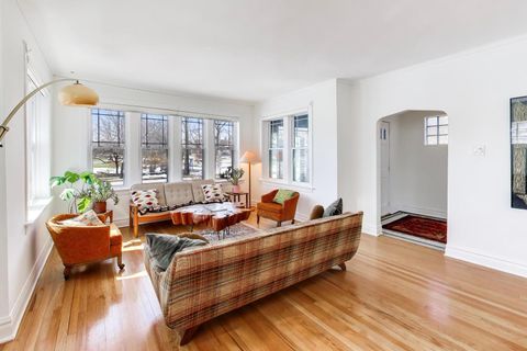 Tiny photo for 944 N Ridgeland Avenue, Oak Park, IL 60302 (MLS # 12596197)