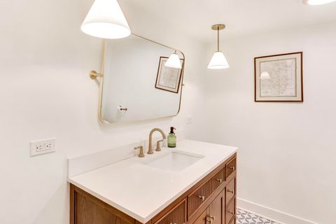 Tiny photo for 944 N Ridgeland Avenue, Oak Park, IL 60302 (MLS # 12596197)