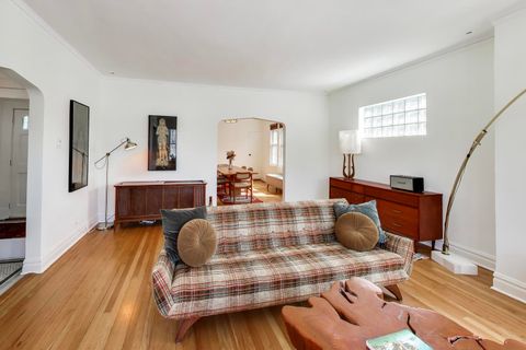 Tiny photo for 944 N Ridgeland Avenue, Oak Park, IL 60302 (MLS # 12596197)