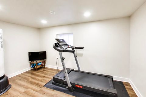 Tiny photo for 944 N Ridgeland Avenue, Oak Park, IL 60302 (MLS # 12596197)