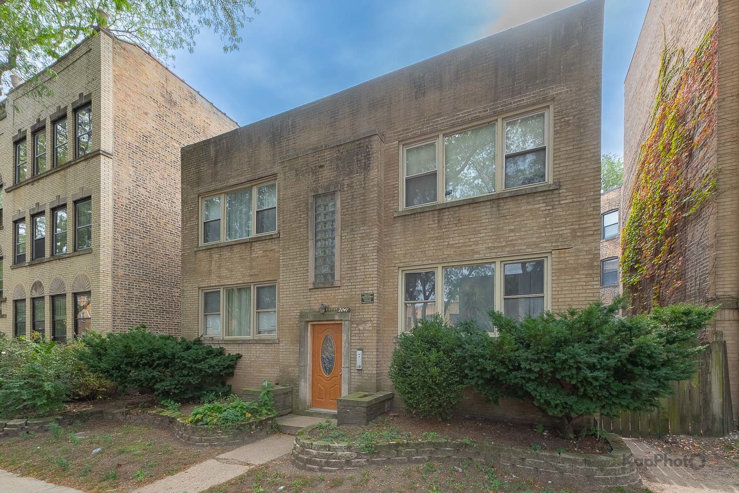 2041 W Jarvis Avenue 2E