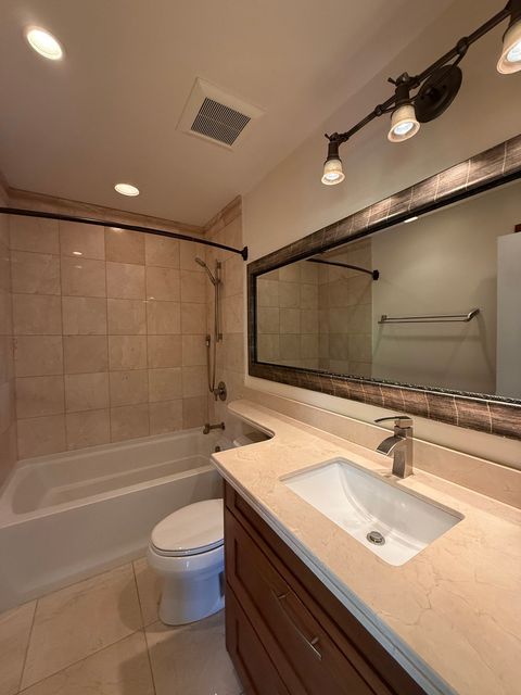 Tiny photo for 60 S Dee Road #G, Park Ridge, IL 60068 (MLS # 12618858)
