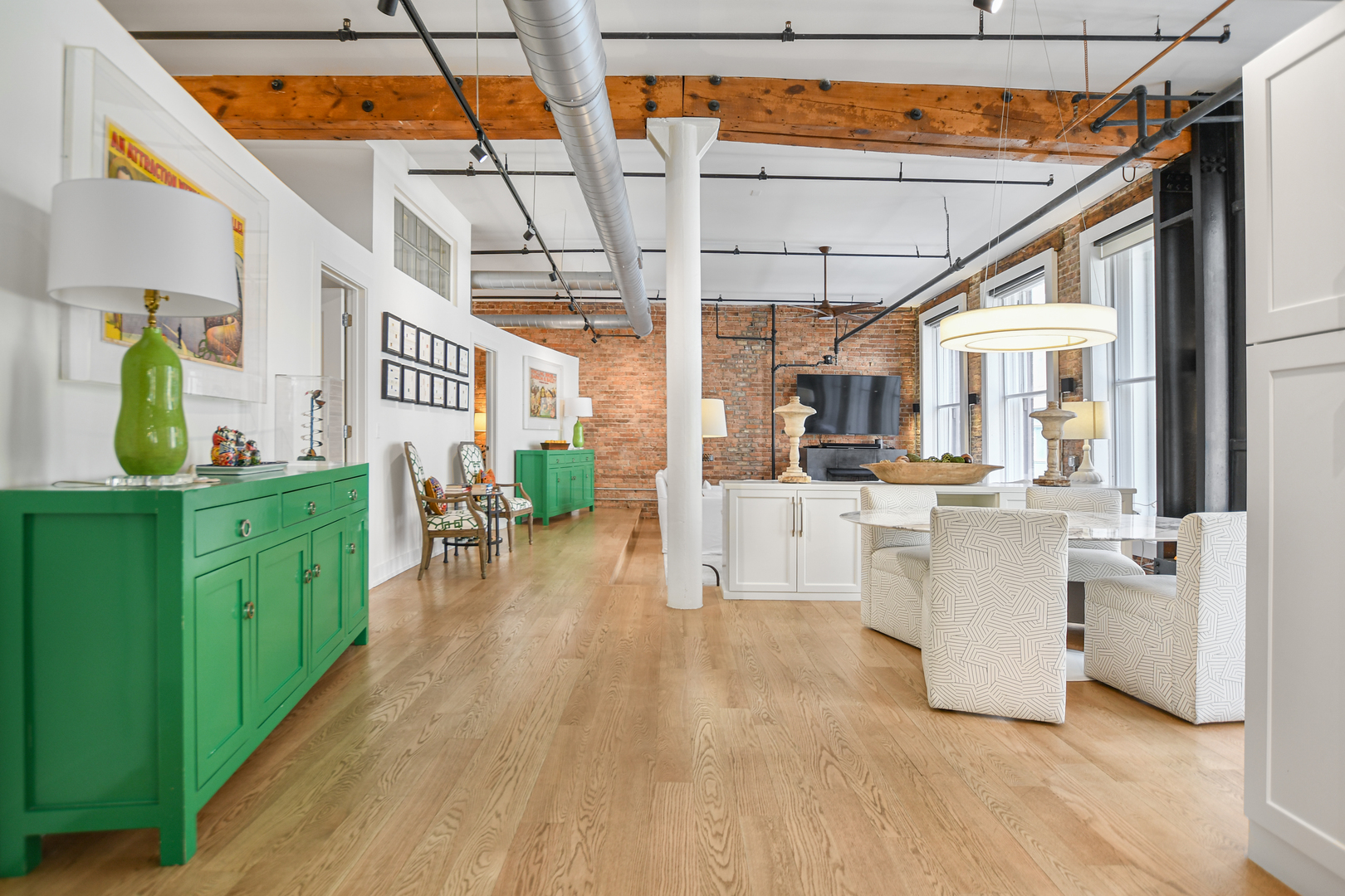 711 S Dearborn Street 201-303