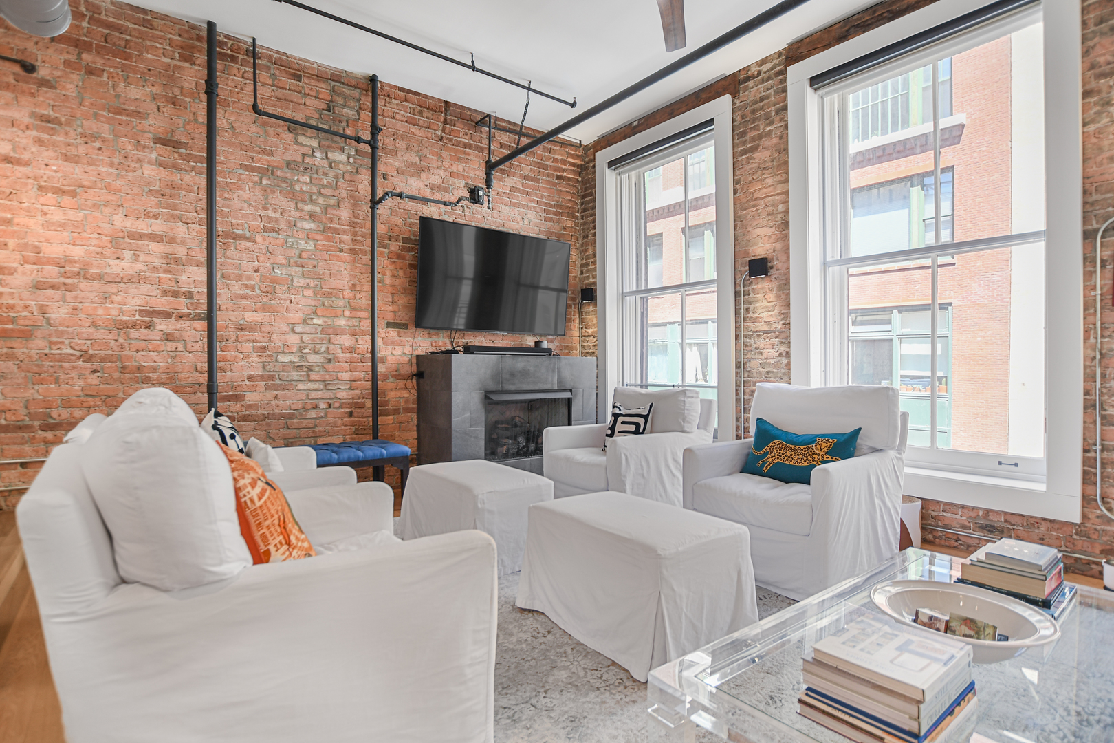 711 S Dearborn Street 201-303