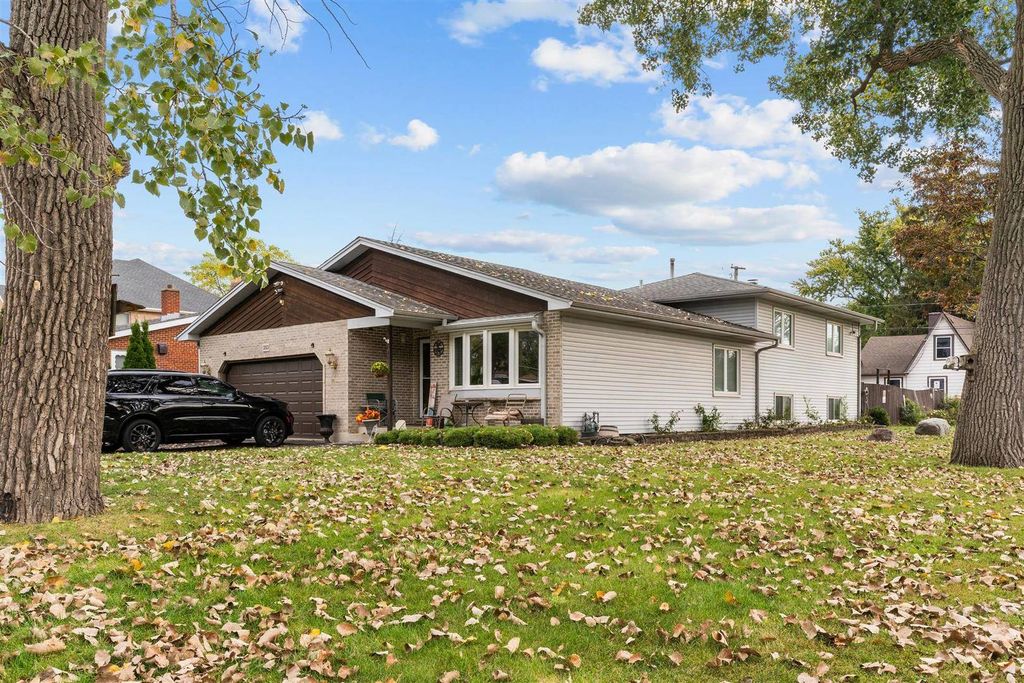 Photo for 353 Judson Street, Bensenville, IL 60106 (MLS # 12505209)