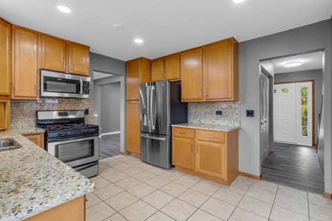 Tiny photo for 2S601 RIVER OAKS Drive, Warrenville, IL 60555 (MLS # 12725644)