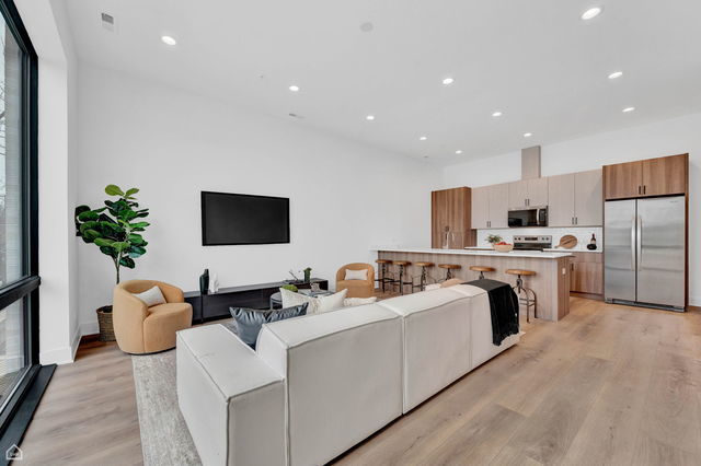 1606 W Hastings Street 301