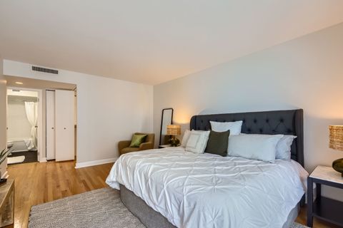 Tiny photo for 6007 N Sheridan Road #36F, Chicago, IL 60660 (MLS # 12403326)