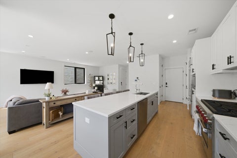 Tiny photo for 1450 N Bosworth Avenue #2, Chicago, IL 60622 (MLS # 12676738)
