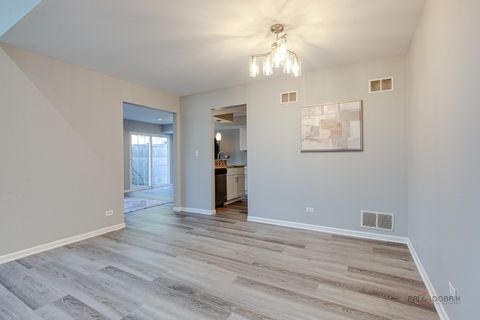 Tiny photo for 384 Bentley Place, Buffalo Grove, IL 60089 (MLS # 12571045)