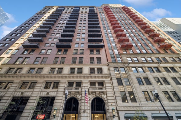 212 W WASHINGTON ST APT 1504, CHICAGO, IL 60606 - Image f9e1d9646d61d9e4cc2c0b098411bbec/834073308