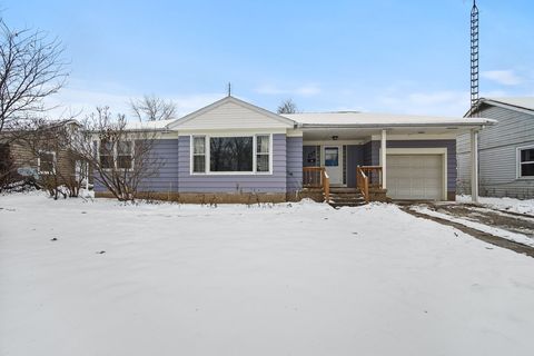 Photo of 819 Maple Avenue, Minonk, IL 61760 (MLS # 12525773)