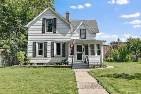 318 S 8th Street DeKalb IL 60115