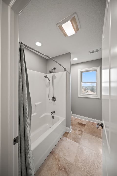 Tiny photo for 36 Blackstone Way, Le Claire, IA 52753 (MLS # 12577990)