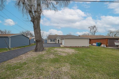 Tiny photo for 707 Kingston Boulevard, McHenry, IL 60050 (MLS # 12328123)