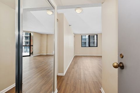 Tiny photo for 33 W Delaware Street #10B, Chicago, IL 60610 (MLS # 12588724)