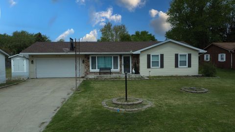 Photo of 714 E Rosewood Street, Watseka, IL 60970 (MLS # 12623091)