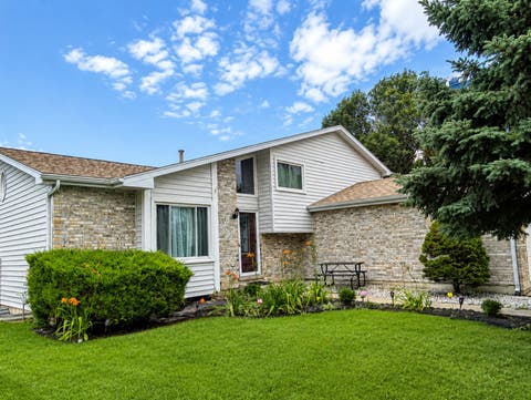 Photo of 2010 WATERTOWER Place, Crest Hill, IL 60403 (MLS # 12734268)