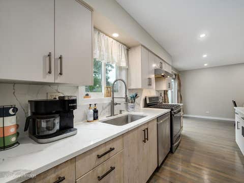 Tiny photo for 1817 Longboat Drive, Elk Grove Village, IL 60007 (MLS # 12716520)