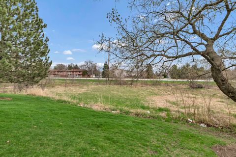 Tiny photo for 241 Woodstone Circle, Buffalo Grove, IL 60089 (MLS # 12618727)