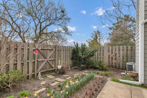 Tiny photo for 241 Woodstone Circle, Buffalo Grove, IL 60089 (MLS # 12618727)