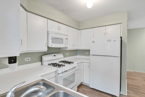 Tiny photo for 241 Woodstone Circle, Buffalo Grove, IL 60089 (MLS # 12618727)