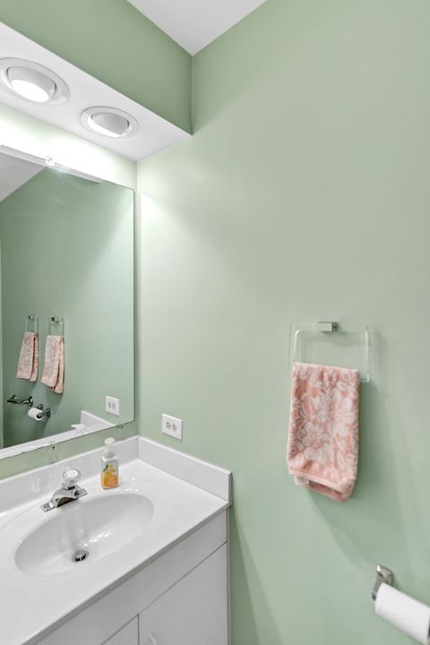 Tiny photo for 241 Woodstone Circle, Buffalo Grove, IL 60089 (MLS # 12618727)