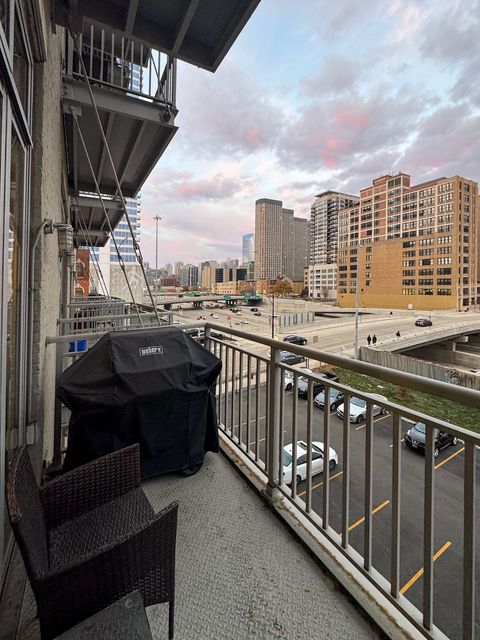 Tiny photo for 770 W Gladys Avenue #305, Chicago, IL 60661 (MLS # 12522870)