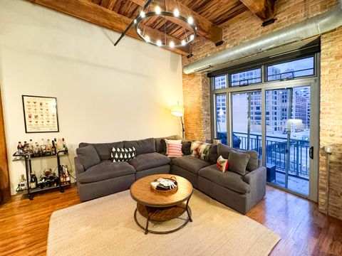 Tiny photo for 770 W Gladys Avenue #305, Chicago, IL 60661 (MLS # 12522870)