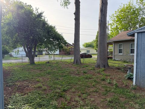 Tiny photo for 916 Illinois Avenue, Murphysboro, IL 62966 (MLS # 12635976)
