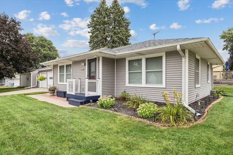 Tiny photo for 1221 S 10TH Street, Clinton, IA 52732 (MLS # 12718668)