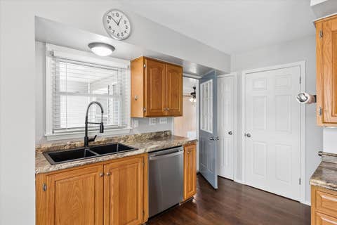 Tiny photo for 1221 S 10TH Street, Clinton, IA 52732 (MLS # 12718668)