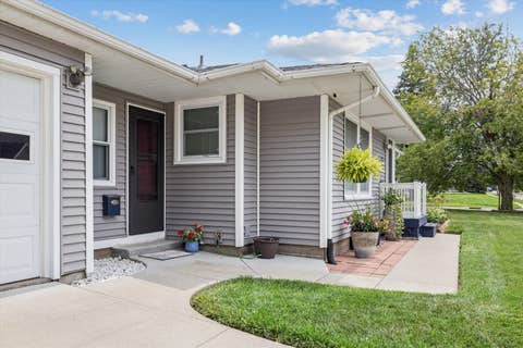 Tiny photo for 1221 S 10TH Street, Clinton, IA 52732 (MLS # 12718668)