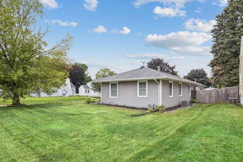 Tiny photo for 1221 S 10TH Street, Clinton, IA 52732 (MLS # 12718668)