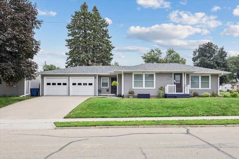 Photo of 1221 S 10TH Street, Clinton, IA 52732 (MLS # 12718668)