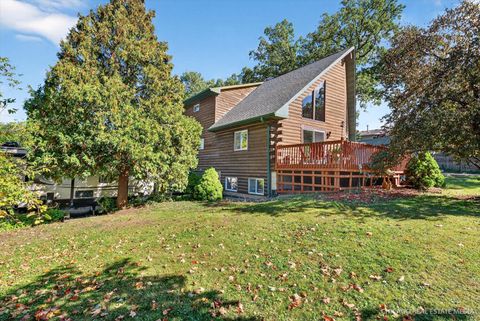 Photo of 104 Morningside Drive, Lakemoor, IL 60051 (MLS # 12502697)