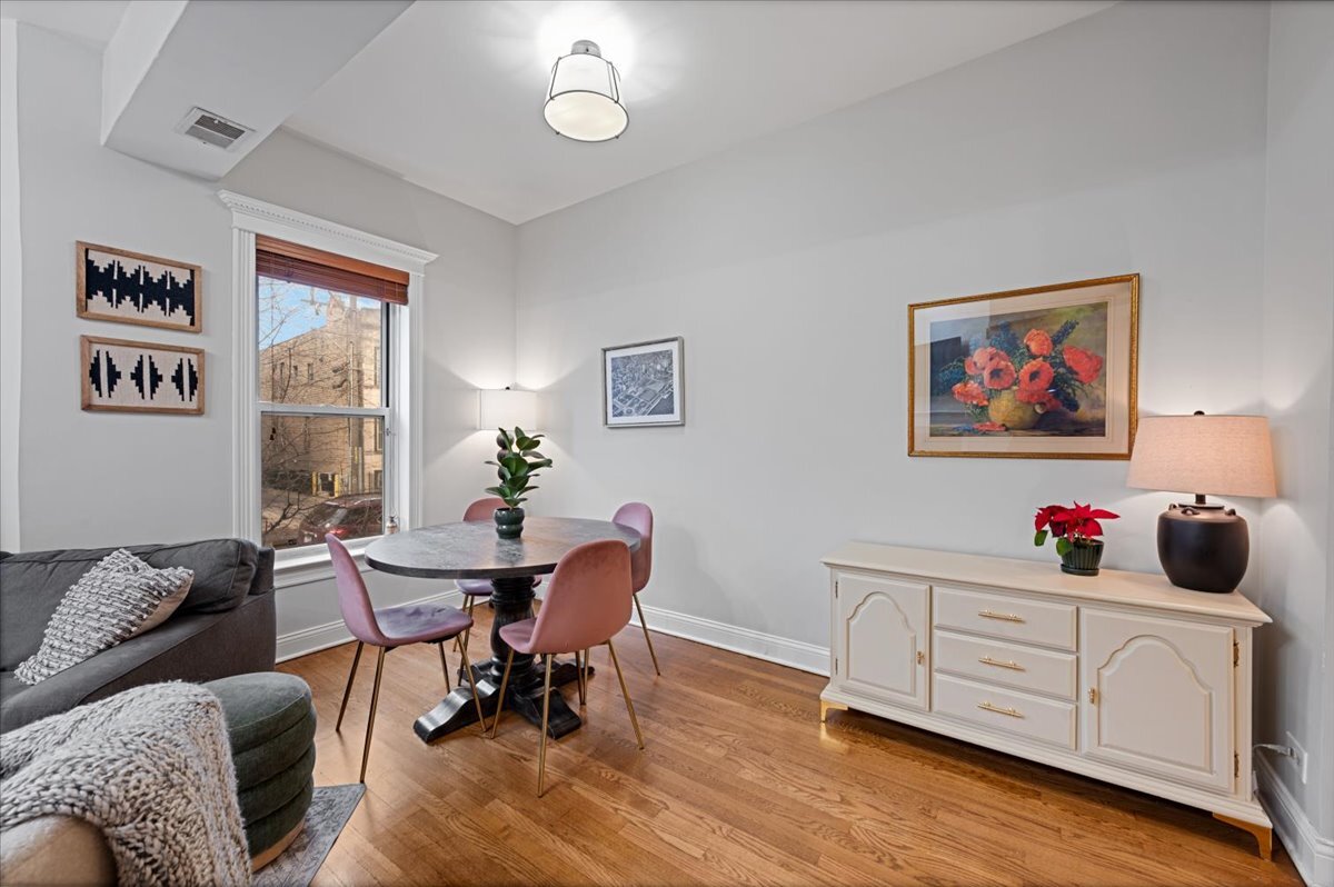 1023 W Dakin Street 1W