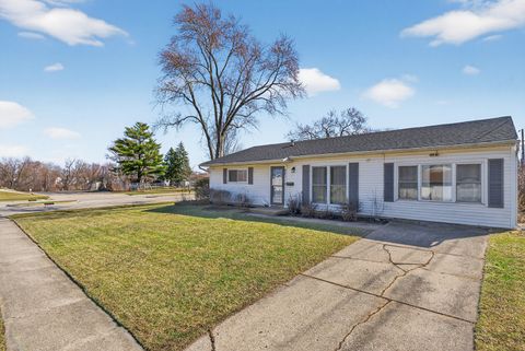 Tiny photo for 401 Concord Drive, Streamwood, IL 60107 (MLS # 12588745)