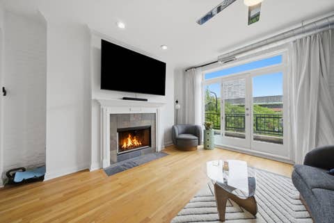 Tiny photo for 5302 N Winthrop Avenue #4, Chicago, IL 60640 (MLS # 12704258)